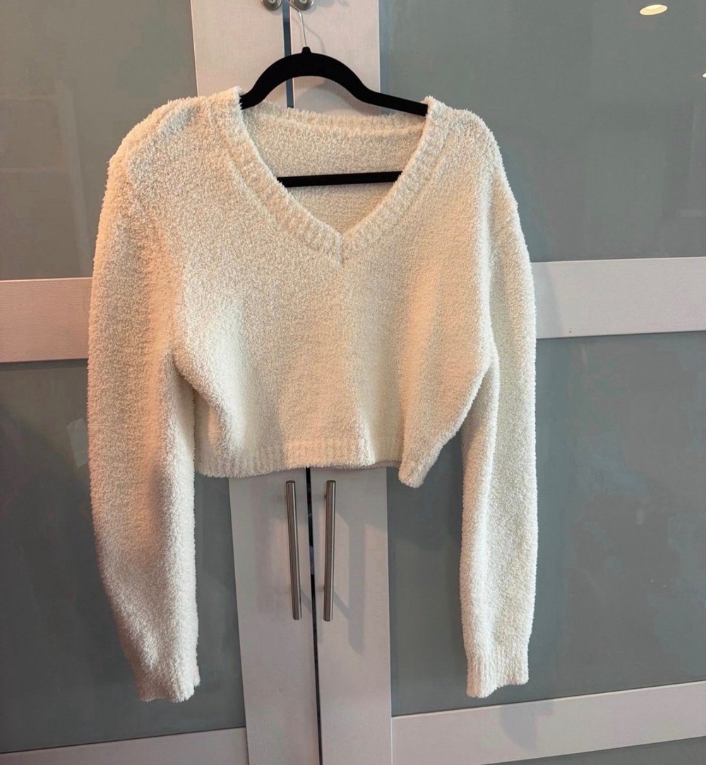 Shein Cropped V-Neck Boucle Knit Sweater M NWOT